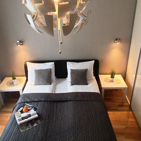 Old Town 2 Bedroom Apartment Near Dome Square & Scenic Waterfront 리가 외부 사진